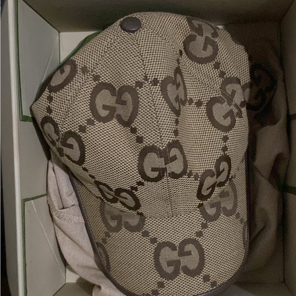 Gucci Jumbo G Adjustable Cap
Size Large
Box and Cloth Bag included